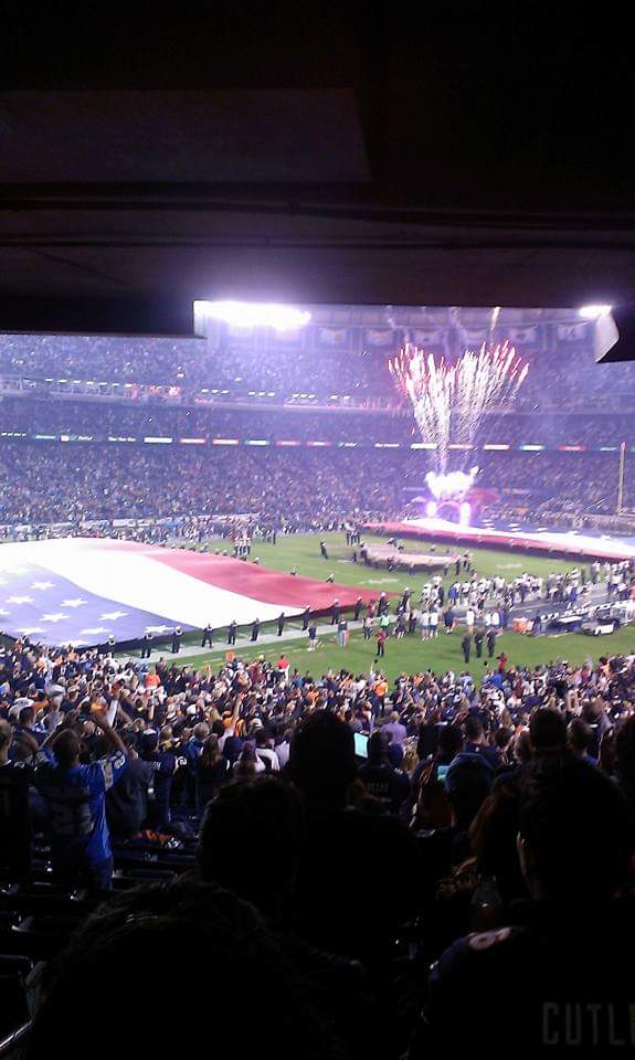 moneymade78's tweet photo. Throwback to my 1st ever bears game Monday Night Football at The Murph!!! What a night!! @ChicagoBears @peanuttillman @ZMiller86 👀🔥🐻⬇️
#MondayNightFootball #BearDown
#DaaaBears #MonstersOfTheMidway https://t.co/a6Ir8yltau