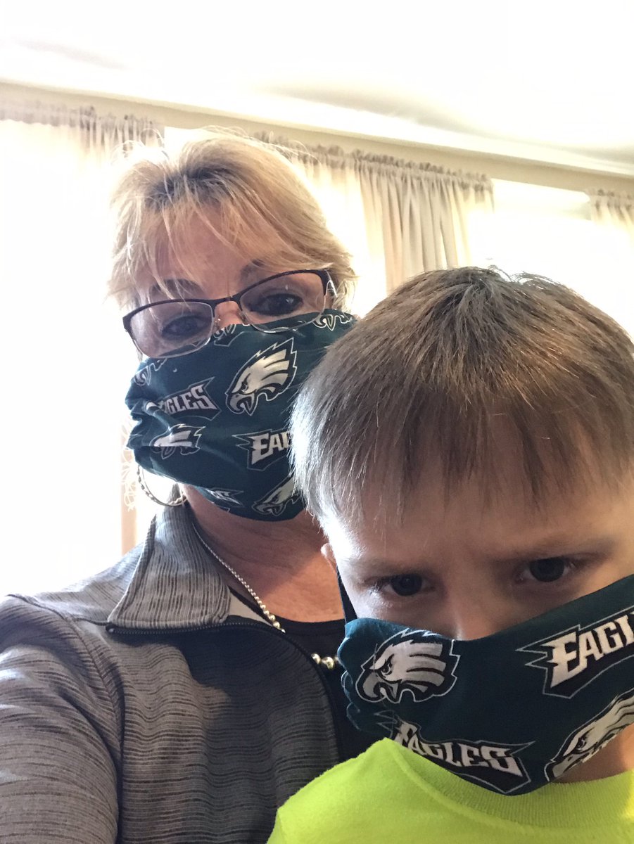 RobinRGarrison's tweet photo. @Eagles Friday afternoon sewing project! #flyeaglesfly #maskedupeaglesfans https://t.co/iuiLzRy9In
