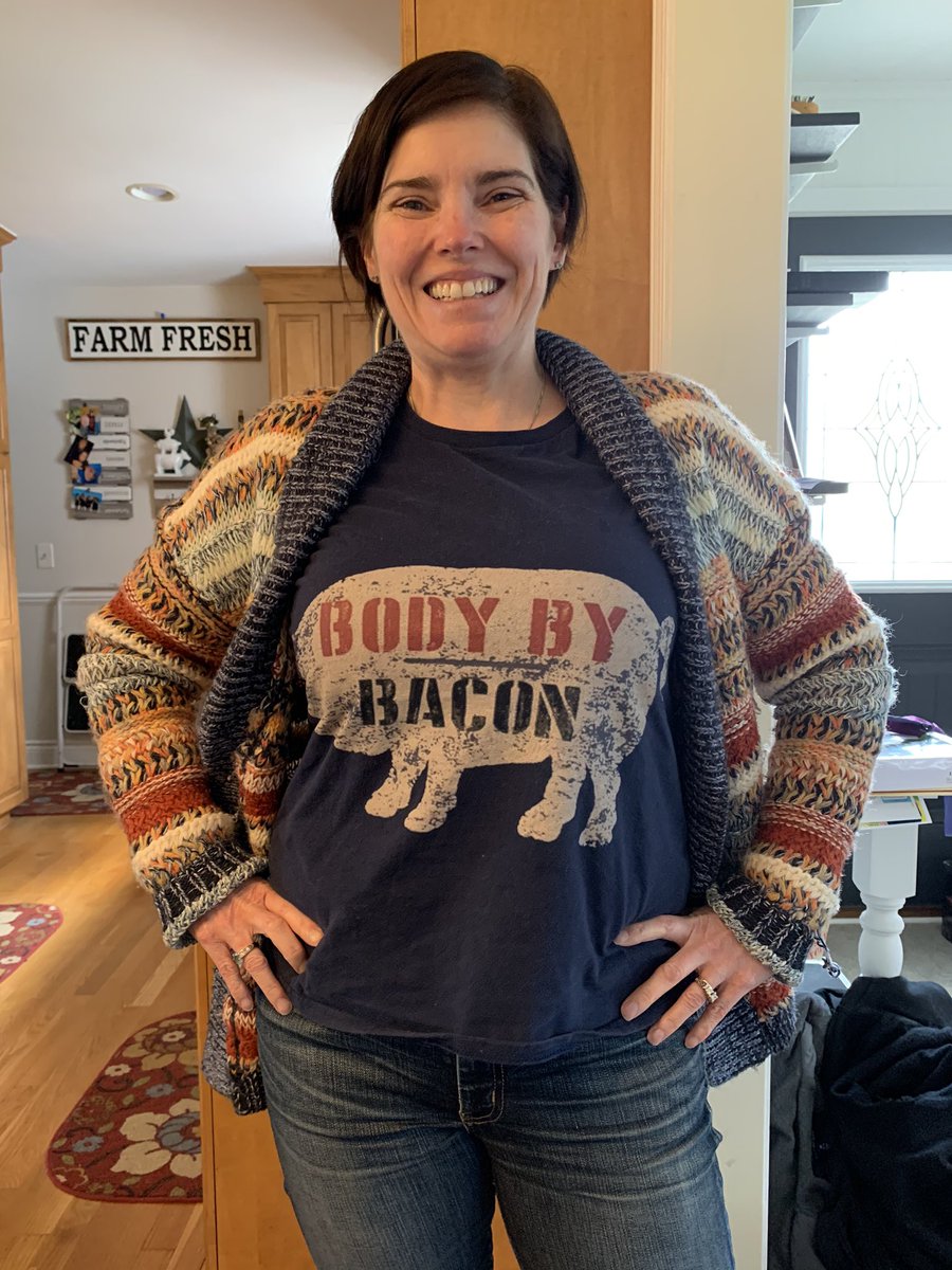 TrimpeChristine's tweet photo. A reader emailed me today and mentioned she loved my #BodyByBacon shirt she saw me wearing once. Busted out laughing, because HEY! That’s what I’m wearing today 🤗 Also quarantine make-up (none 😉)‼️ also jeans #JeansChallenge🤗‼️ https://t.co/jyRzVwajLE