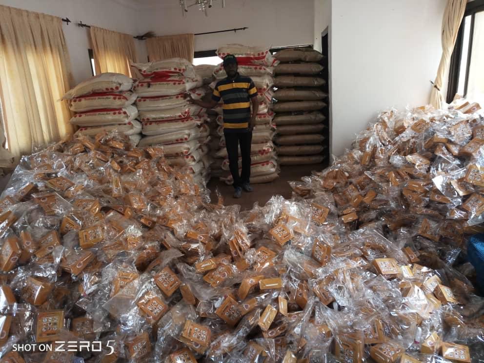 He illegally demolished the Ile Arugbo and even tried to stop the distribution of relief materials during the crucial period of lockdown when the people are starving. He was sharing rice by the seeds while  @absfoundationng are distributing bags of rice with  #Covid19 advocacy.