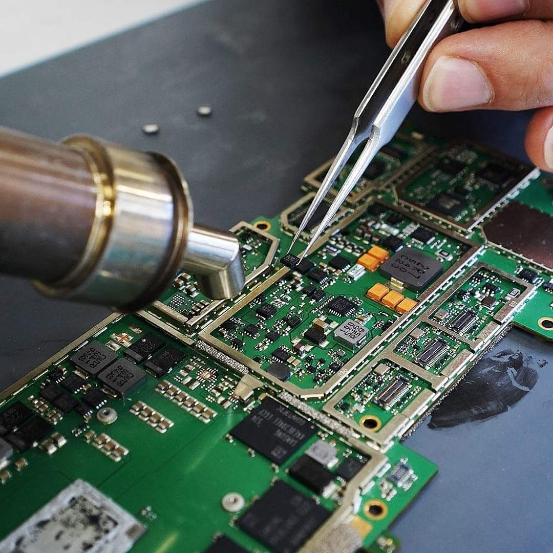 Deixe os puzzles com os nossos profissionais! Reparamos todo o tipo de equipamentos mobile.  ➡️ 

Orcamentos Gratis -  918957407