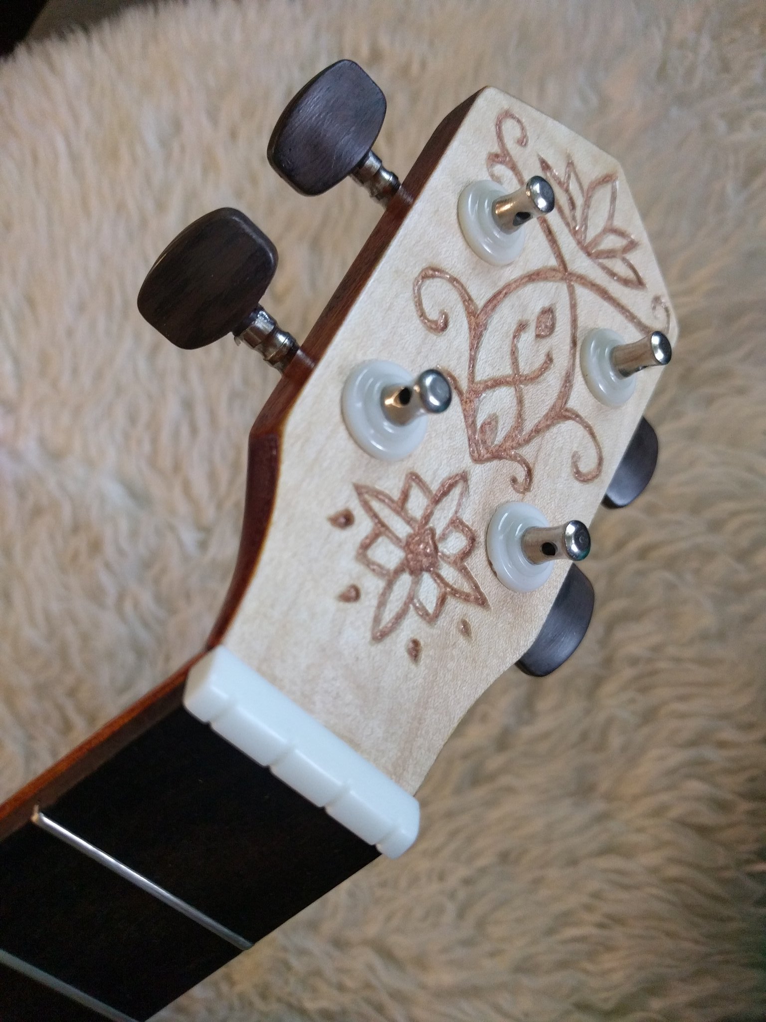 🧵 Ginger Armadillo 🧵 on Twitter "Attached the hardware to my lute! I