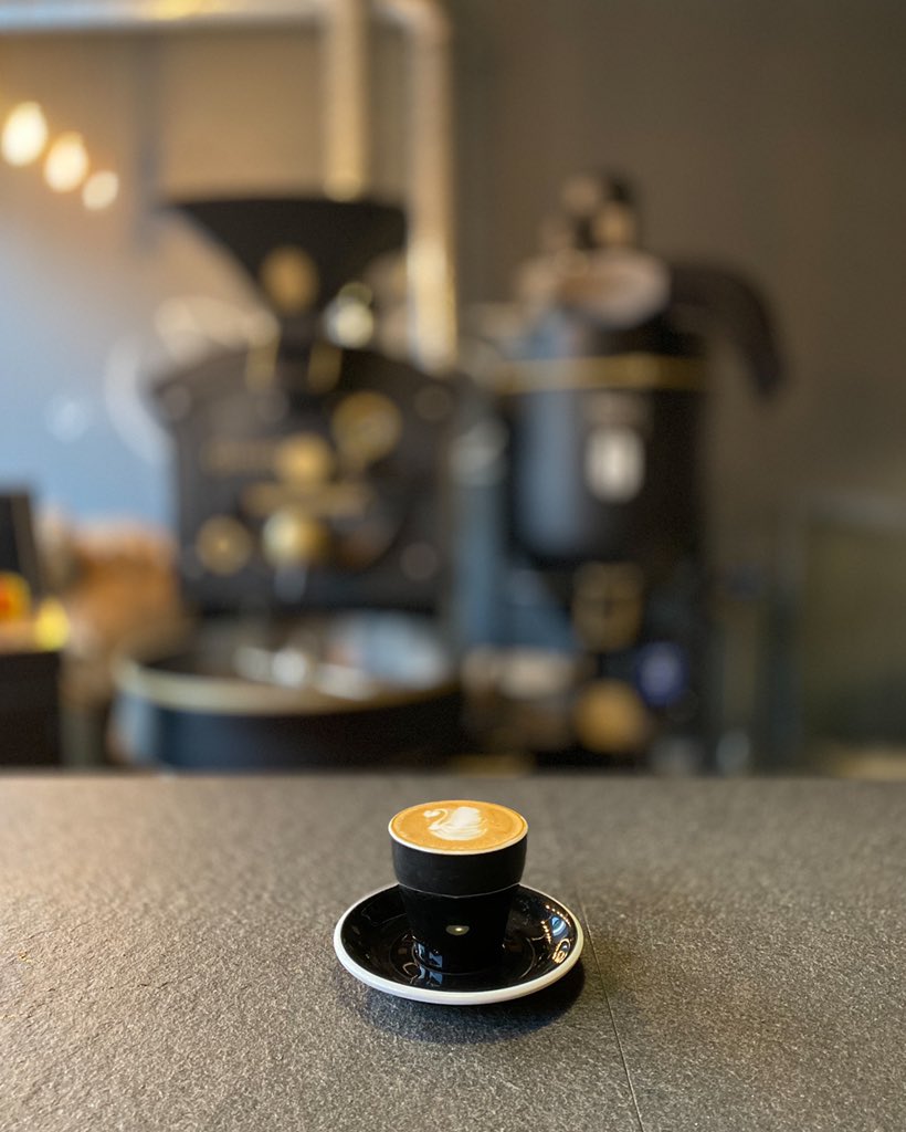 iRashedC's tweet photo. صورة عاديّة ..
صوّرتها بهاتفي الايفون
ٰ
و حبيّت أخليها مو عاديّة
ٰ
☕️🖤
ٰ
عدلتها في برنامج Lightroom 
- https://t.co/bJ7M4kjxk5