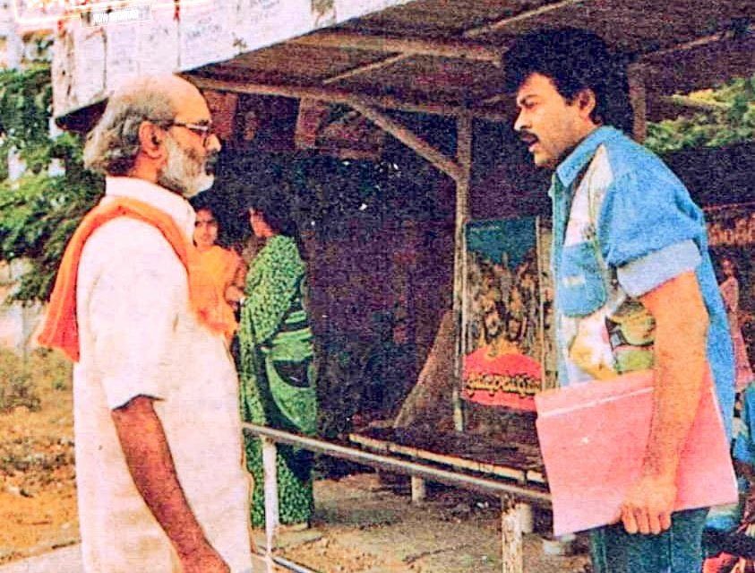 kayaldevaraj's tweet photo. A perfect #FalshbackFriday picture From the sets of #GharanaMogudu
#28YearsOfGharanaMogudu #MegastarChiranjeevi #RaghavendraRao
@KChiruTweets @nagma_morarji @AlwaysRamCharan https://t.co/z4EsdjP2sX