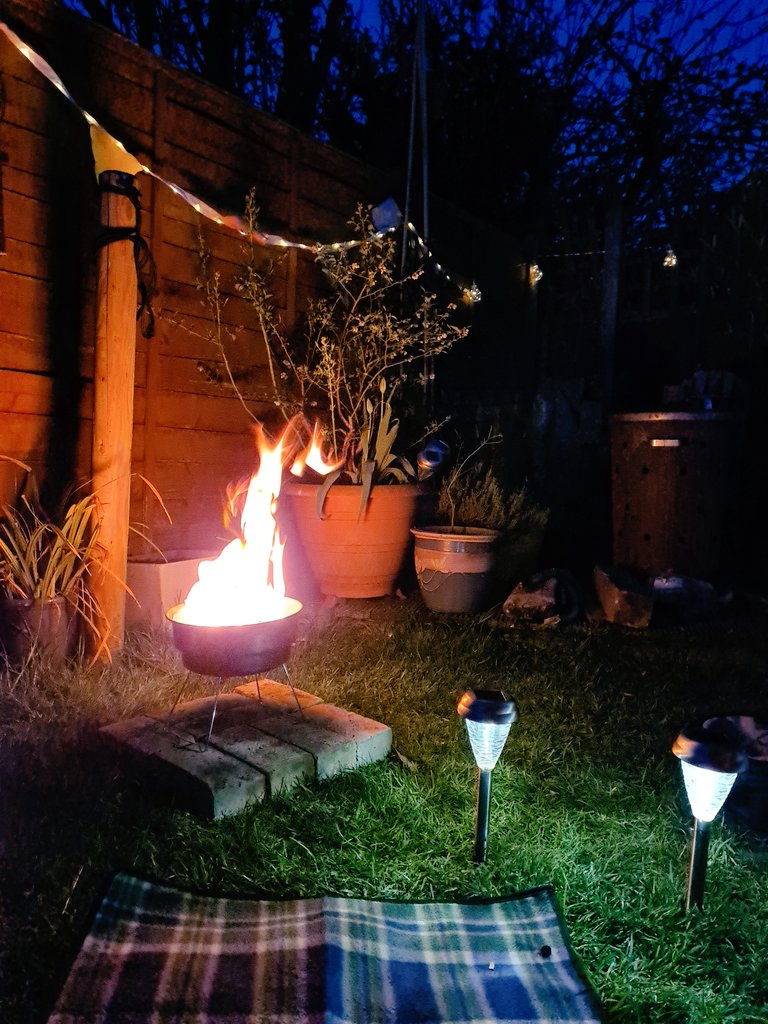 misswheezy1's tweet image. Tent up ⛺ in the back garden for our Easter weekend #CampingAtHome adventure!

We even had a little mini fire 🔥 for s'mores 🍫🍪

I've not been this relaxed and happy for a while... 😍

#outdoorbloggers