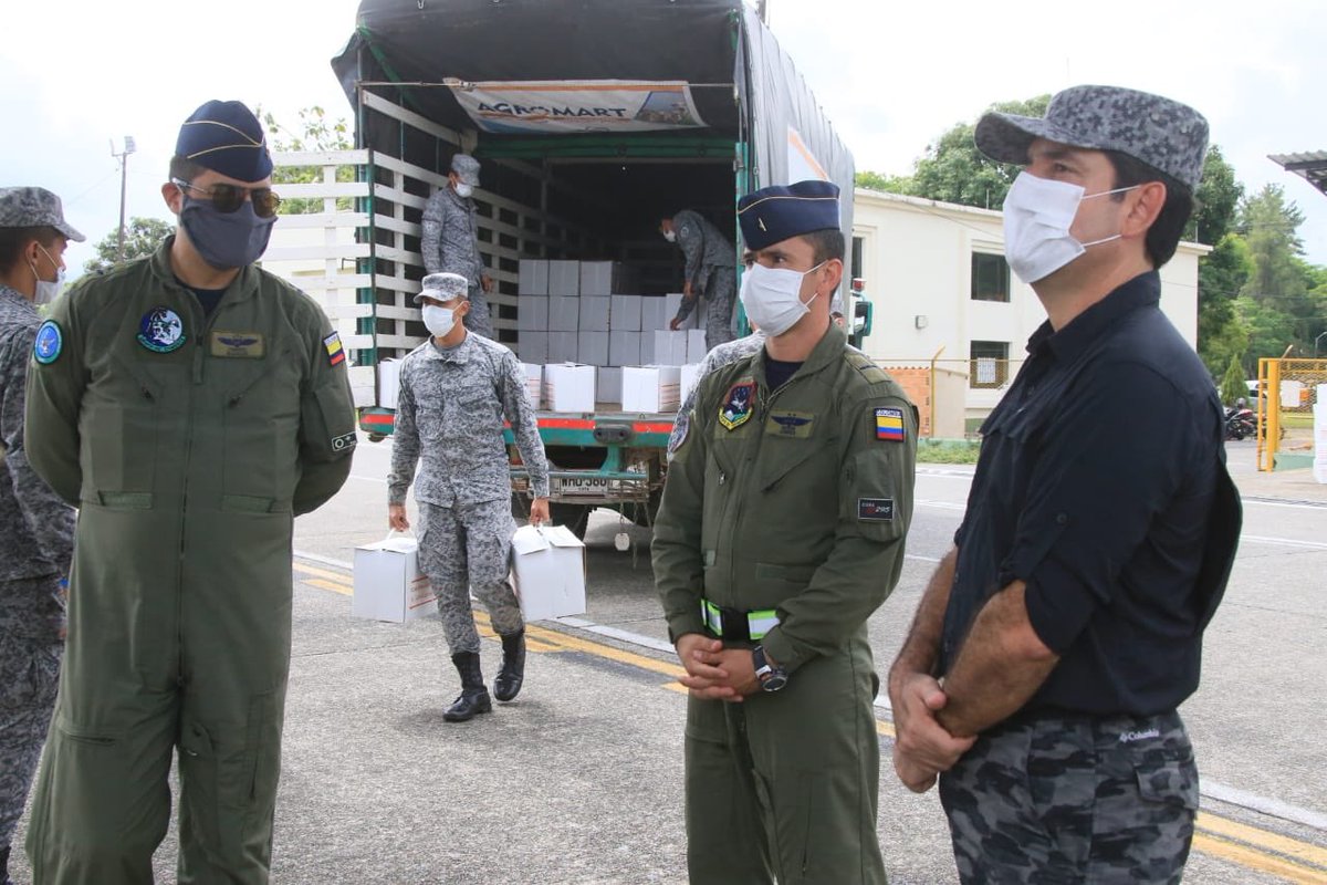 JuanGZuluaga's tweet photo. ¡Seguimos llegando a todos los rincones de nuestro Departamento! Vamos para La Macarena con kits de ayudas humanitarias e insumos médicos para nuestra gente. ¡Gracias @FuerzaAereaCol por todo el apoyo! #DeEstaSalimosJuntos https://t.co/LHeHawzqic