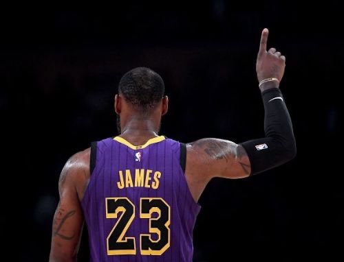 AzeezLJ's tweet photo. ثريد..
ليبرون جيمس الغير حاسم اللي ما عنده مهارات وهو يسجل سلات الفوز ضد فرق الـNBA 👑 https://t.co/GKB4or5VB0