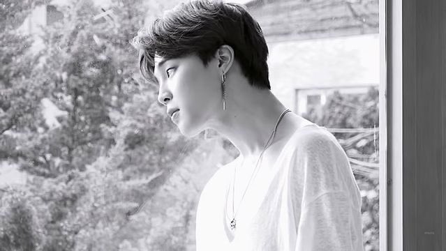 Jimin’s neck: a very necessary thread