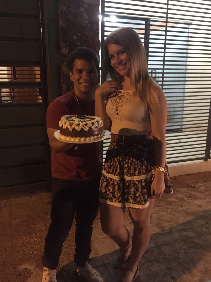 KikeTraversi's tweet photo. Amigos? Pareja? @Poonicito @CamilaHerreroF @_andreuca https://t.co/XHyNzVRuHj