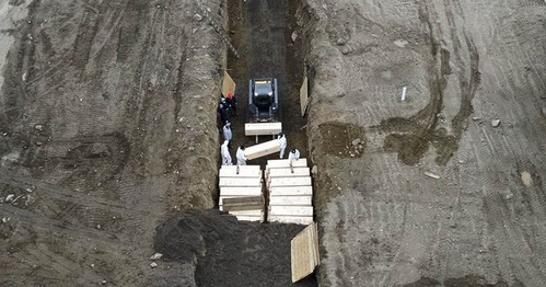 Never, ever, forget this image of mass graves being dug in New York City and that the leader of this country called warnings about the threat of this virus a hoax.
#Coronavirus