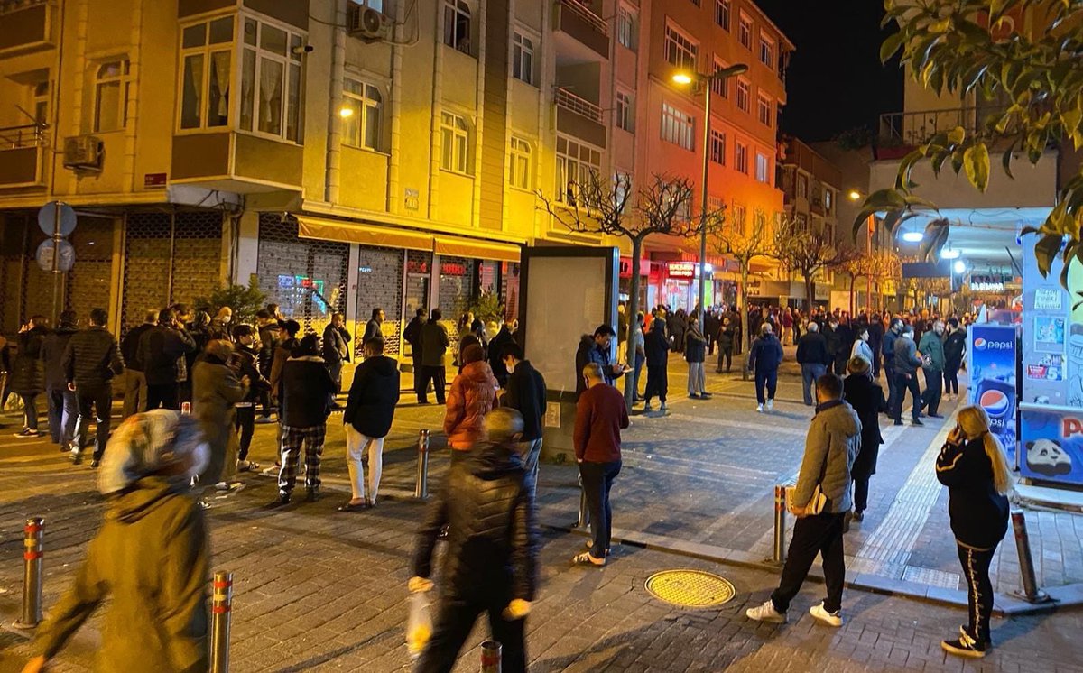 An itibariyle İstanbul...
Yö-ne-te-mi-yor-su-nuz!
Nasıl plansız, nasıl programsız akıl alır gibi değil..