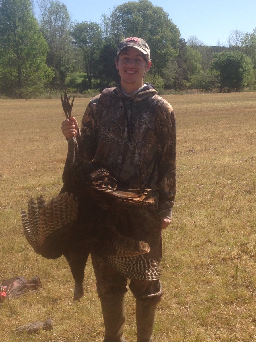 cookj18's tweet photo. Had a great morning with Jackson #pineviewfarms #turkeyflop video to follow used the Turkey Reaper https://t.co/IXMqHnBwUv
