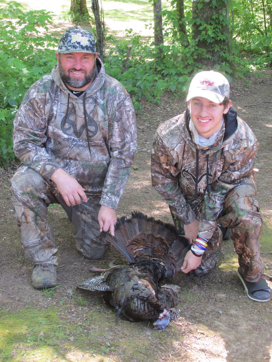 cookj18's tweet photo. Had a great morning with Jackson #pineviewfarms #turkeyflop video to follow used the Turkey Reaper https://t.co/IXMqHnBwUv