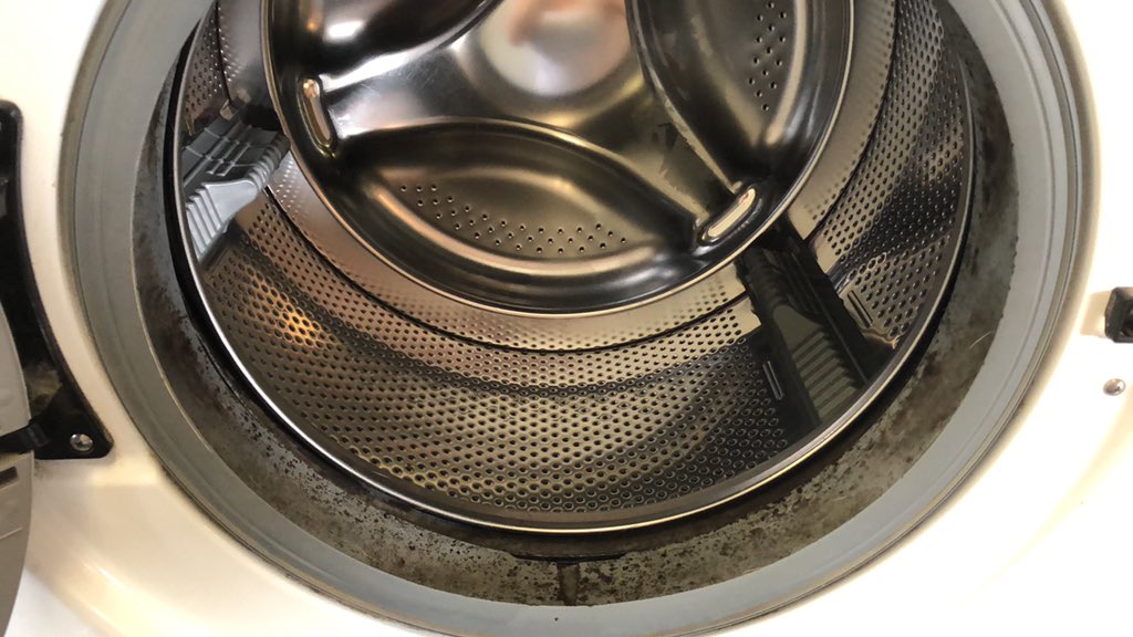 SDutchuk's tweet photo. @kenmore thanks for a wasted day cleaning my stupid washing machine that I have to clean monthly due to cold. If I could financially buy a new one right now I would but instead of hanging with my kids on the beautiful Good Friday I’m cleaning😤 #neveragain #kenmore #smelly https://t.co/QsmPR7i5Bb