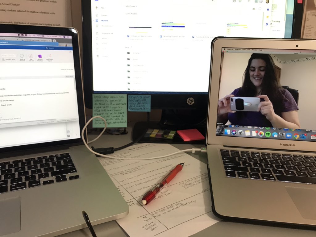 When there’s a lull in your drop-in Zoom office hours and you end up just hanging out with yourself... 🤣