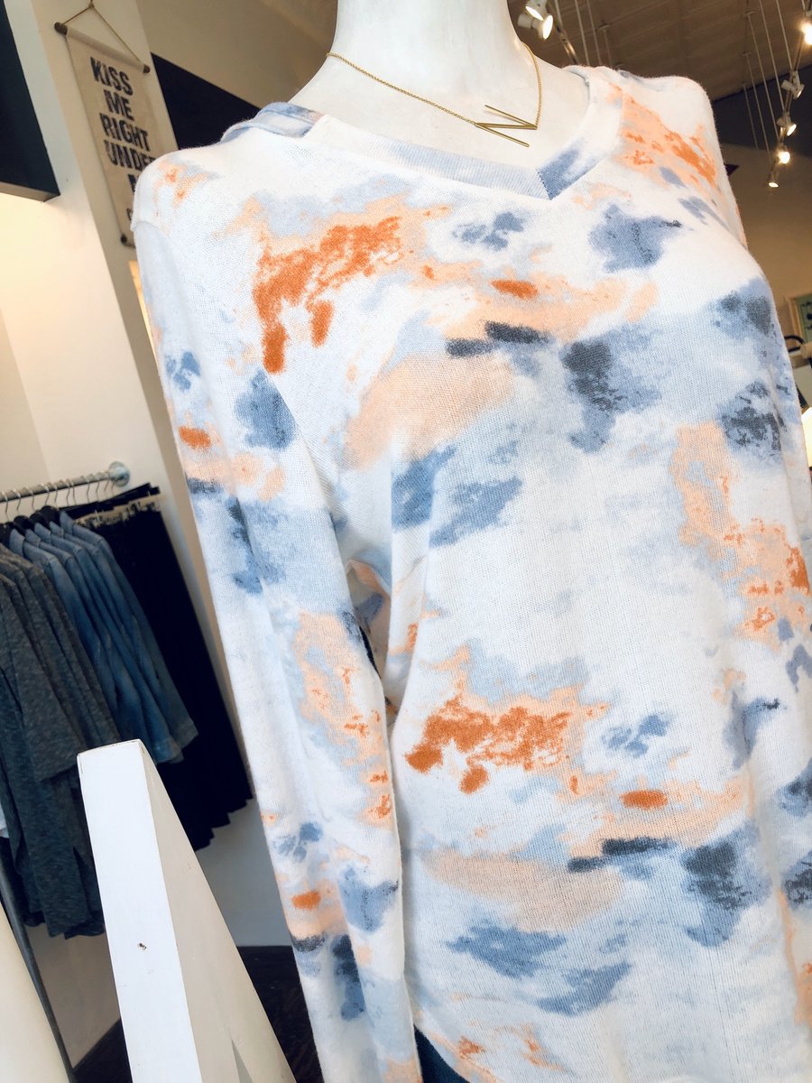 foxtrotboutique's tweet photo. o n l y   o n e   l e f t ☁️🧡 
Last one available so don't miss out on a chance to snag one of the most comfortable hoodie everrrr! #shopthefox 
.
.
#foxtrotboutique #shopthefox #fayettevillear #womensclothing #marbledhoodie #ss2020 #shoponline #freeshipping #lastone https://t.co/Yob6dlOn87