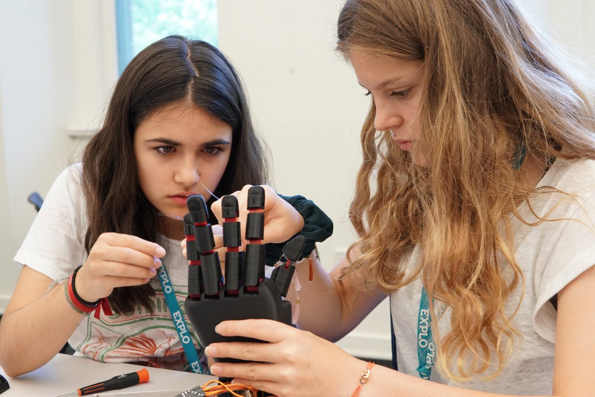 We created an award-winning prosthetic.We want to share that experience with students across the World.The BrainCo STEM Kit teaches students project-based learning to take on the innovative careers of tomorrow To learn more at ow.ly/keqi50zb5vV #STEM #Education #STEMSubject