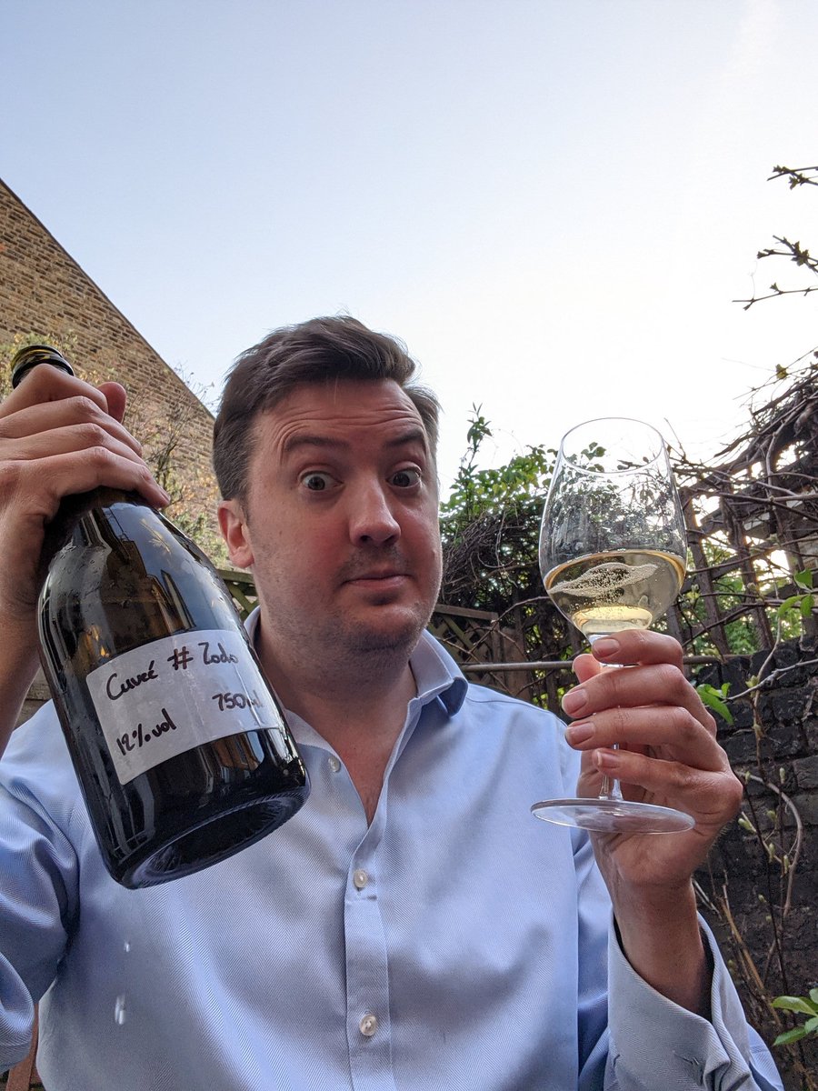 drjohnhawkins's tweet photo. For #theBIGenglishwinegoodfriday I tried the @DermotSugrue #Zodo (while listening to the man himself talk about his wines). All the complexity you expect in a TWD but pared down - dry, bitter, mineral, surprisingly balanced acidity - the Negroni drinker's #EnglishSparklingWine. https://t.co/Vy1Qc3DMnF