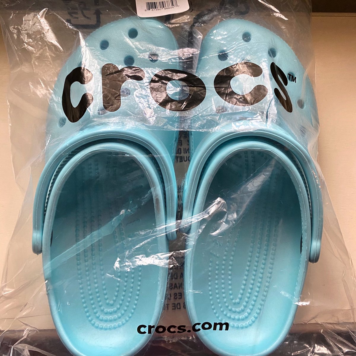 LKelnock's tweet photo. THANK YOU @Crocs for the complimentary pair of shoes!! And THANK YOU for supporting all of the Healthcare workers nationwide. I love the color and can’t wait to wear them! ❤️ #weareallinthistogether #socialdistancing #flattenthecurve #everydayheroeswithoutcapes #strong #RN https://t.co/odu9pOJPpG