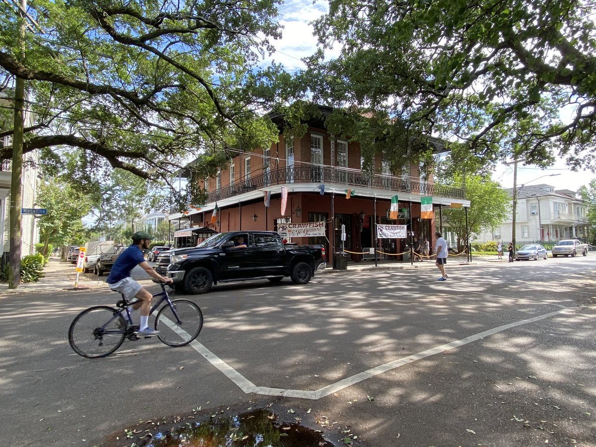 MozzoneReports's tweet photo. #Traceys & #SelectCrawfishCompany give away free trays to struggling service industry workers. #COVID19 #NOLA https://t.co/gUHFkgxRlH