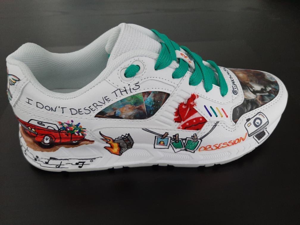 tjjackson's tweet photo. When you challenge your fandom with the #obsessionchallenge and Silvia from Holland creates these cool kicks! ๐ณ๐๐ฝ๐ #tjjackson #obsession #fanfriday https://t.co/U5W81meot7