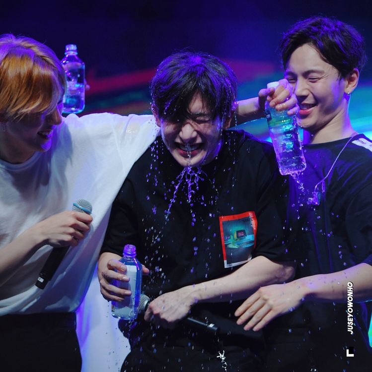 No matter what happend, they are a family and they love each other more than anything. Stand Monsta x and Wonho @OfficialMonstaX  @official__wonho