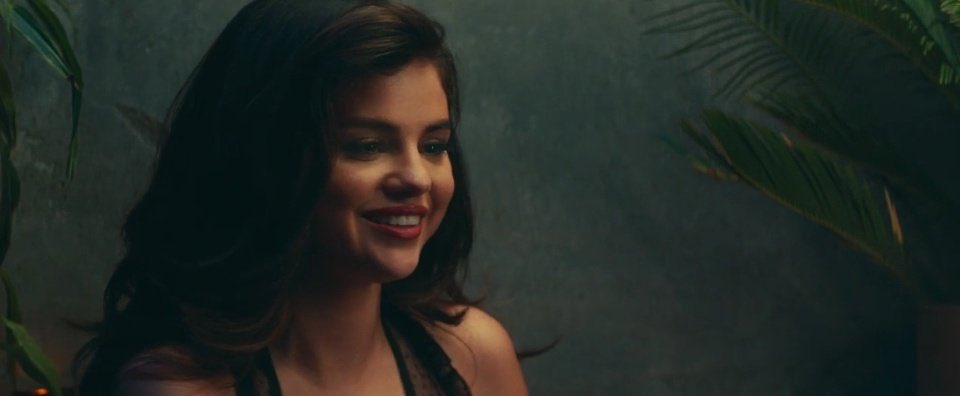 PickleSelenator's tweet photo. I’m in love with this video ! So proud of Selena ! What a concept 👌🏼❤️ #SelenasBoyfriend #BoyfriendMusicVideo https://t.co/YiF43U2zkI