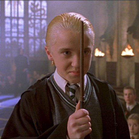 Berlin - Draco Malfoy Eres engreído, pretencioso y misterioso, amante de los riesgos hasta el punto de sentirte bien sólo en situaciones límites. Eres blanco o negro. Extremadamente leal y discreto.