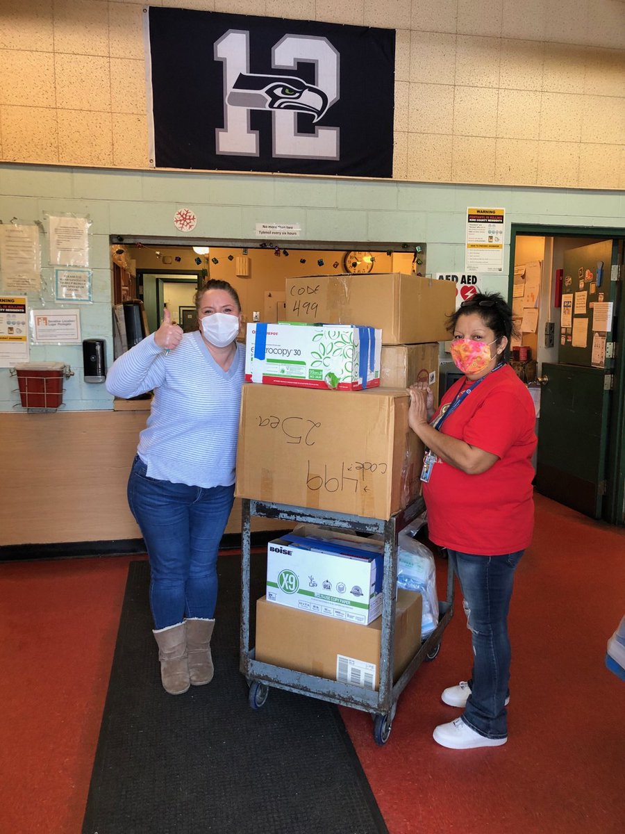 MayorJenny's tweet photo. Yesterday, I announced the City would distribute more than 60,000 life saving PPE donations to our frontline workers at 16 shelters, nursing facilities, and health clinics. Today, my staff is honored to deliver PPE to @Neighborcare, @SeaMarCHC, @ccsww, @supportichs, and more. https://t.co/ipsry9sk5C