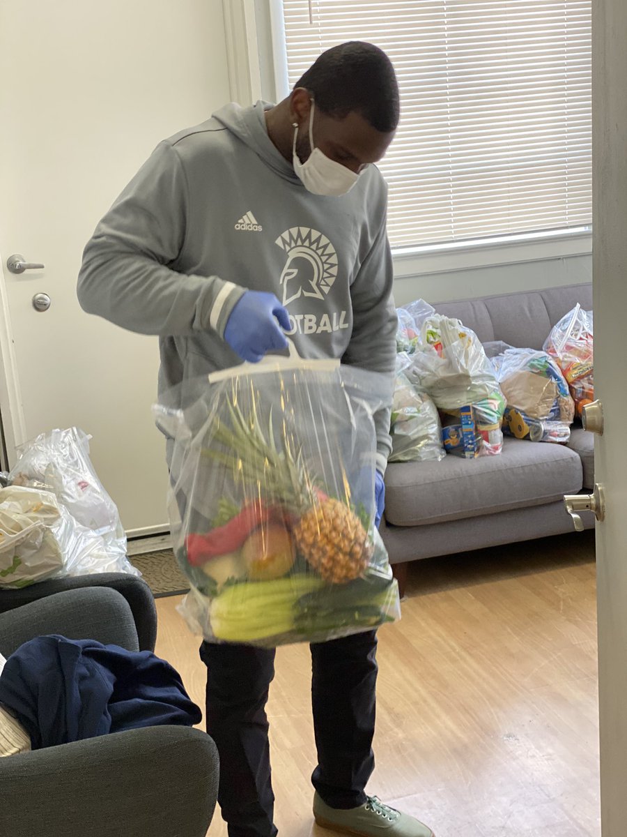 @SanJoseStateFB and #BeyondFootball. Mr. Christian Webb giving back through our essential services here at @SJAACSA Family Resource Center @FIRST5SCC ! Go Spartans @SJSUAthletics @SJSU