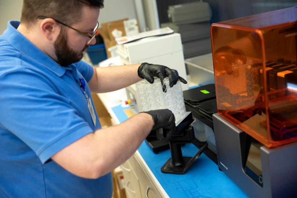 MayoRadiology's tweet image. Dr. @rahmioklu, director, and Joe Mayer, #researchtech, in the #MayoClinicAZ #3DAnatomicModelingLab produced and assembled face shields for staff to use while caring for patients with #COVID19. Many staff across Mayo are working to prevent supply shortages. #3Dprinting
