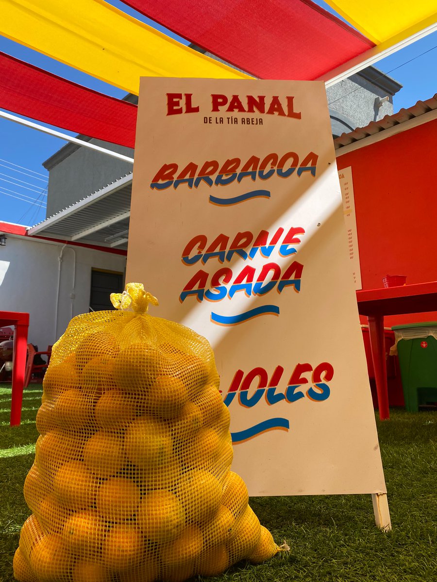 kikimorfin's tweet photo. Gracias a @elreporteromx que nos trajo unas ricas naranjas🍊🍊🍊🍊
Sigamos apoyándonos, todos. #ConsumeaLocal https://t.co/MsVanMFXBe