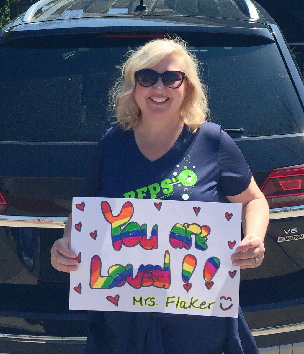 BoonesFerry's tweet photo. Boones Ferry- You are loved and missed!  We cannot wait to “see” you in our Google Classrooms on Monday.  #boonesferrystrong #proud2bBFPS #Carparade https://t.co/HQN1kcPkce