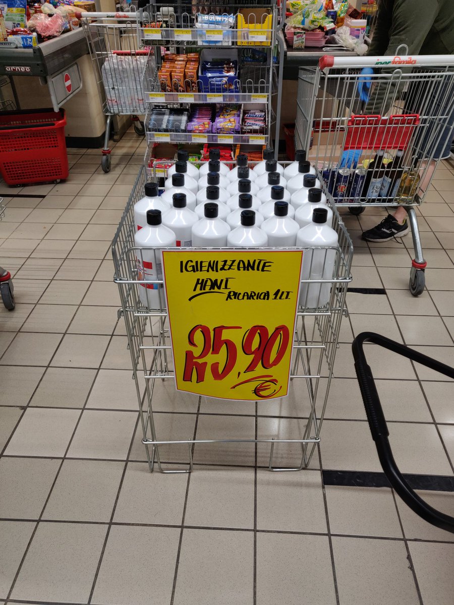 Che brutto vedere <a href="/Famila_Unicomm/">Famila Unicomm</a> e <a href="/GruppoSelex/">Selex</a> speculare sul #COVIDー19 . 25€ per 1lt di igenizzante mani è SBAGLIATO