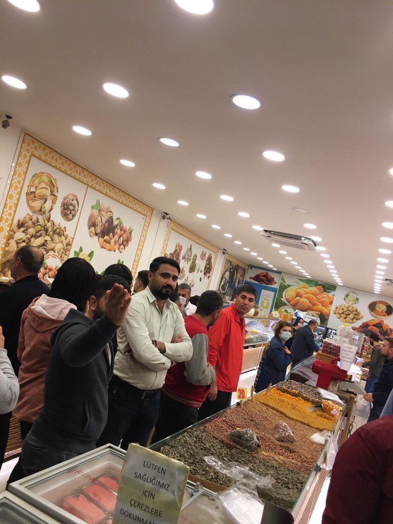 Kıtlık zamanlarında insanları öldürecek şey açlık değil fazlaca alıştıkları tokluktur' der ibni haldun.. 
Neye alıştığına dikkat etmeli insan.

Çerez için değer mi??
 #SOKAĞACIKMAYASAĞI