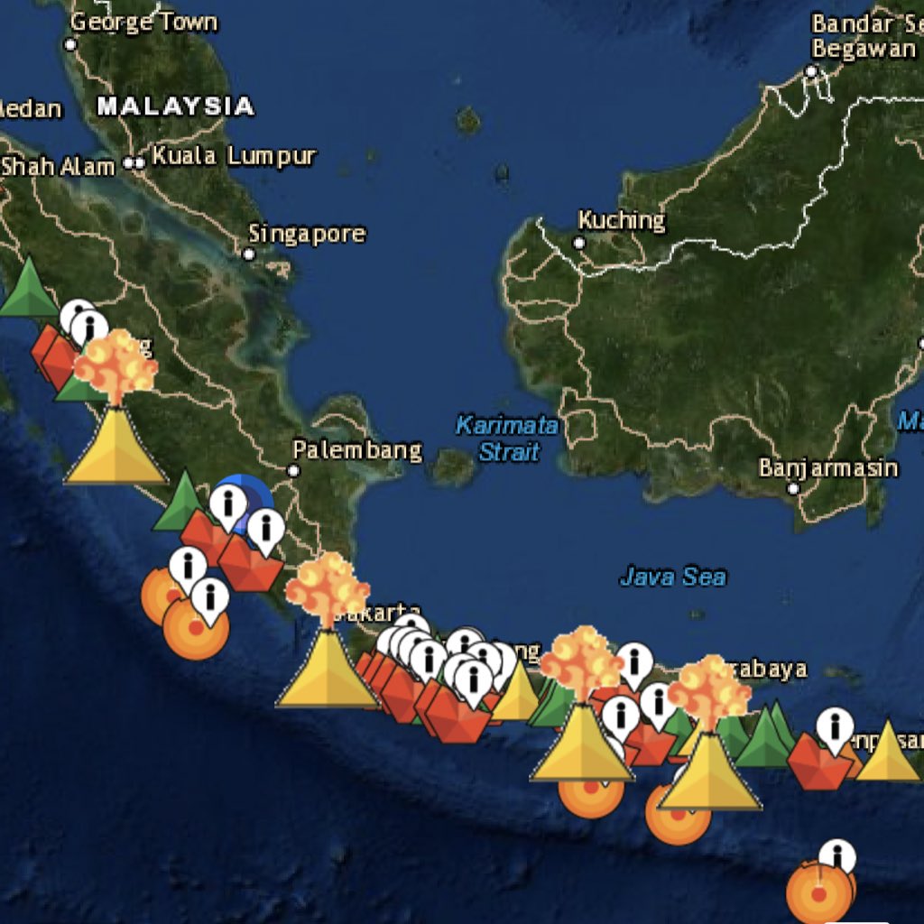 dearmalena's tweet photo. Kerinci, Krakatau, Merapi, Semeru, I'm gonna tell you, corona does exist but volcanos of ring of fire never asleep #Krakatoa https://t.co/oj5cnIgxdt