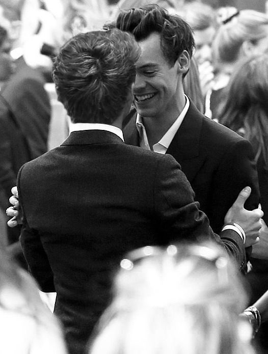 thislouisharry's tweet photo. Larry x :)
#LarryStylinson #HarryStyles #LouisTomlinson #HarryLouis #hshq #lthq #larryisreal #OneDirection #OneDirection2020 #OneDirectionSave2020 #OneDirectionReunion @Harry_Styles @Louis_Tomlinson @HSHQ 😚 https://t.co/DSmbKMg8nX