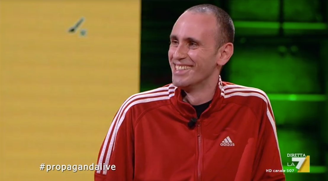 olmo_was_here's tweet photo. Grazie @zerocalcare! Per aver riabilitato la tuta ad abito formale per ogni occasione e soprattutto per #rebbibiaquarantine! ❤️🥳🤸 #propagandalive @welikeduel https://t.co/vT5OUlE9HU
