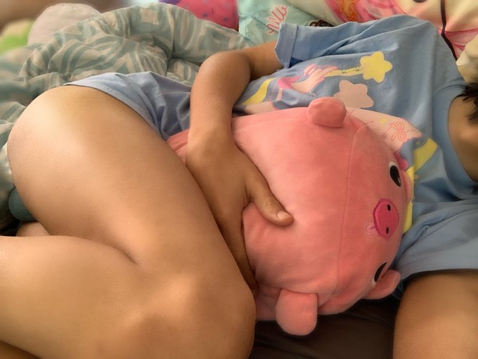 Come cuddle? 🥺👉🏽👈🏽 https://t.co/ai7mSiCxja