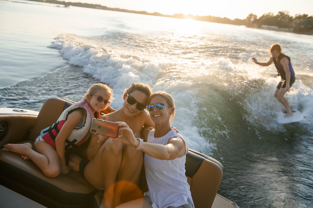 BryantBoatCo's tweet photo. Missing that end of the summer day feeling... soon we’ll be there! #BryantBoats https://t.co/baaS8Nmnl0
