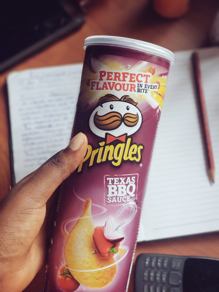 Daisy_Iloba's tweet photo. #LockDownNigeria 
Pringles and fresh palmwine for dinner.
🥰😍✌🏼
#extrapepper @Pringles (my best flavour actually). https://t.co/CQtP8FtPCf