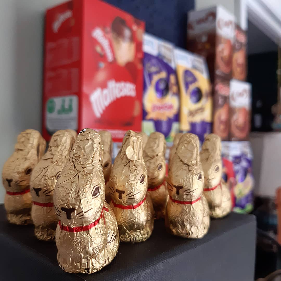 carriem984's tweet photo. The bunnies are ready for the weekend! 🐰🐣💛 

#happyeaster #easterinisolation #easter2020 #itsthelittlethings #stayathome #lindtbunnies https://t.co/FNO982JYd7