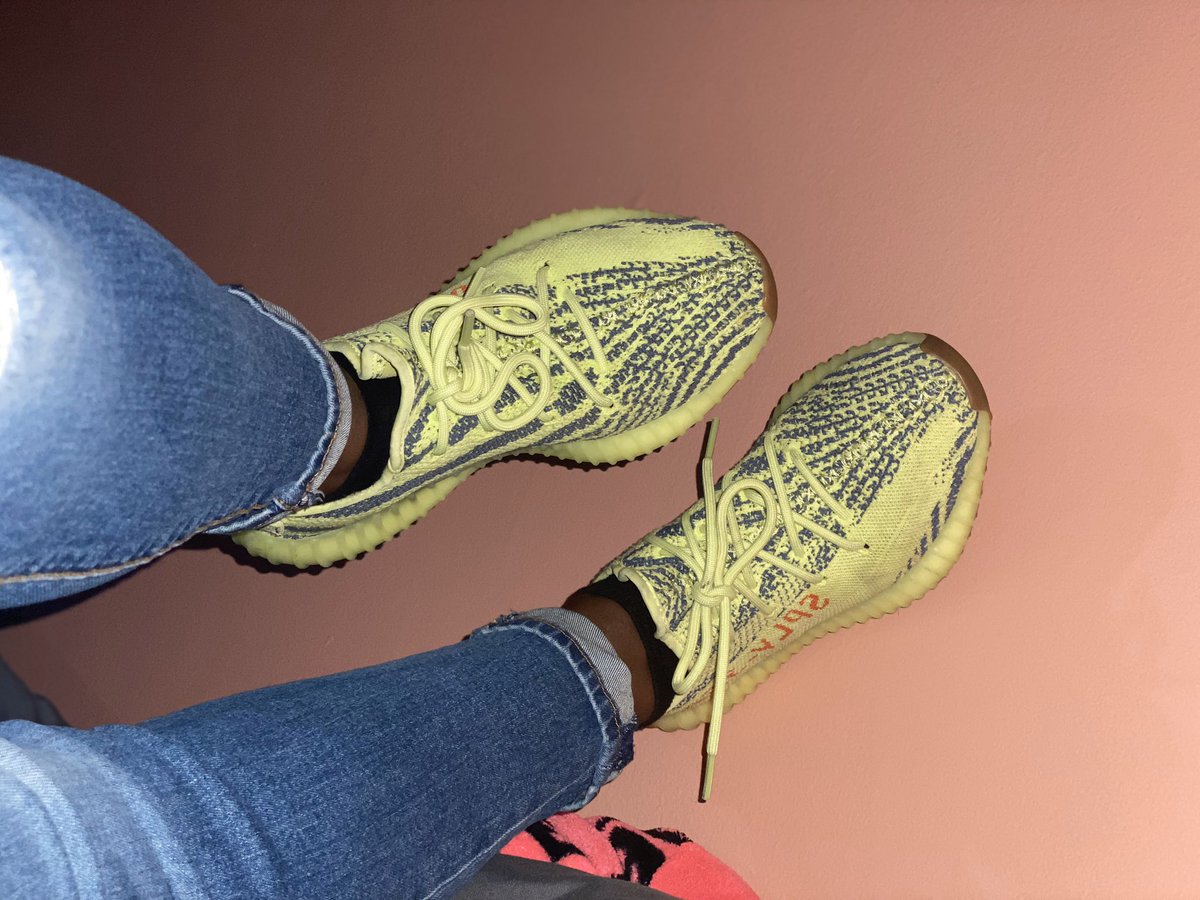 kam_thechosen1's tweet photo. #NYNJFresh #freshkicksfriday #sneakerhead ๐ ๐ SB: I havenโt wore jeans and sneakers in weeks ๐ซ @OneNYNJ @Ahmad_Al02 @Edith_Acevedo06 @judy_cavalieri https://t.co/mXbIs6b46F