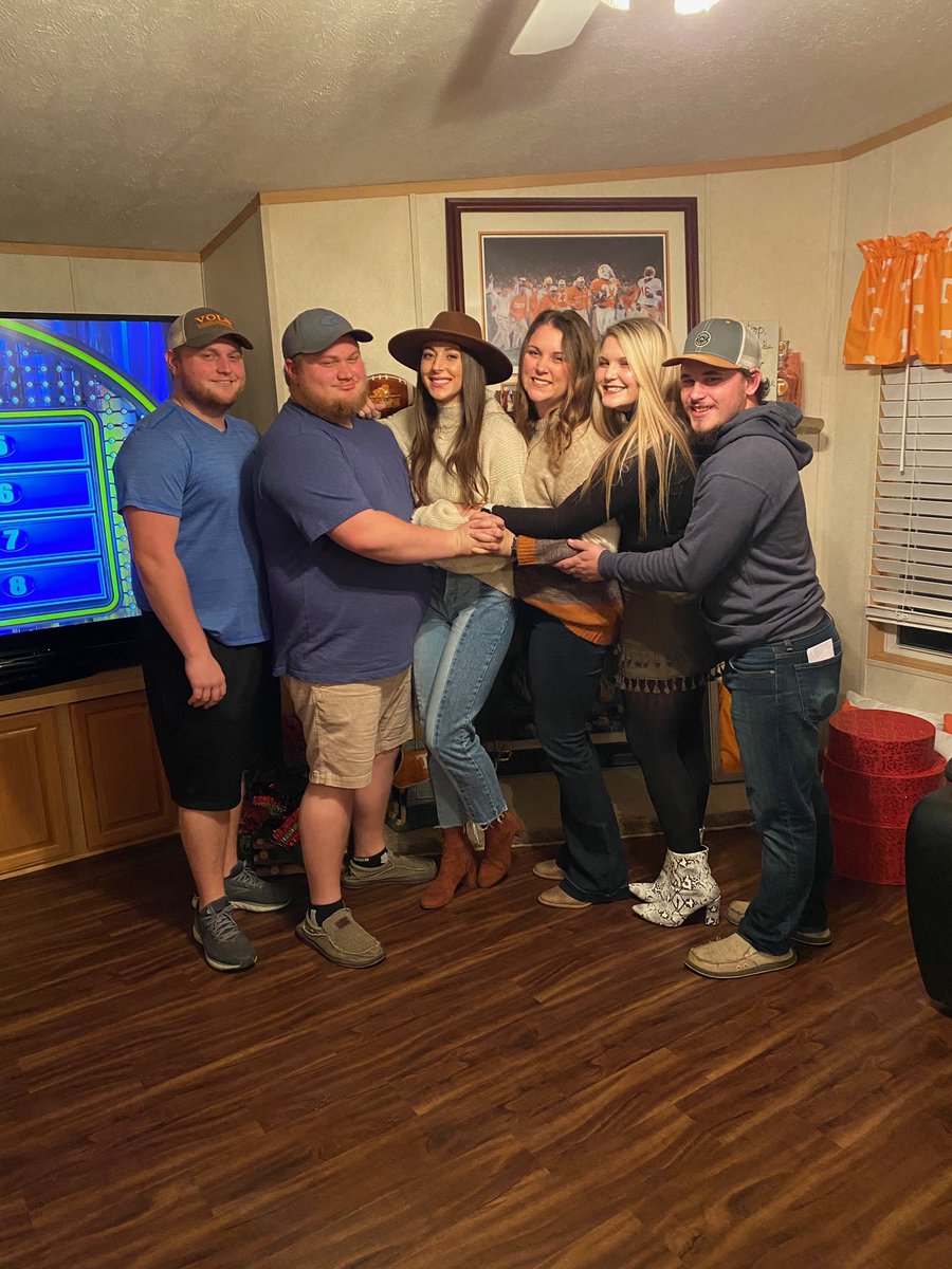 moeboggess26's tweet photo. It’s easy to celebrate sibling day when you have the best ones out there ! 💕 https://t.co/n0A6tHTYHA