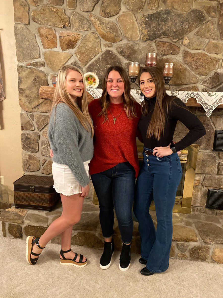 moeboggess26's tweet photo. It’s easy to celebrate sibling day when you have the best ones out there ! 💕 https://t.co/n0A6tHTYHA