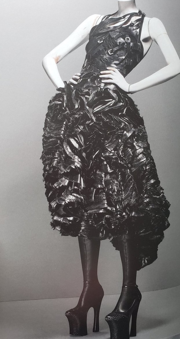 6. McQueen (A/W 2009 collection) meets The black jelly fungus Exidia plana
