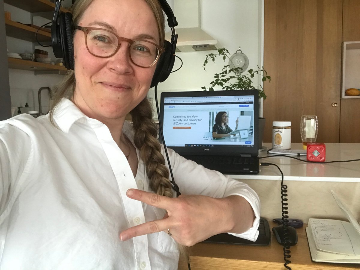 Let's get back to home workspaces. Here's  @poseygruener working from her kitchen table.