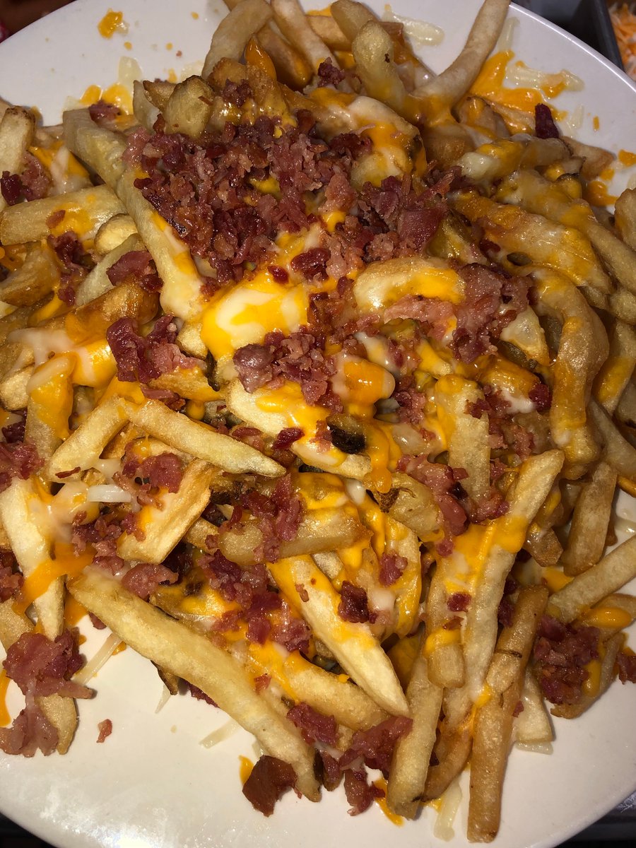 tailgatorsgrill's tweet photo. Loaded fries anyone?   call 3303345151 https://t.co/wGwW2ZD2Yu