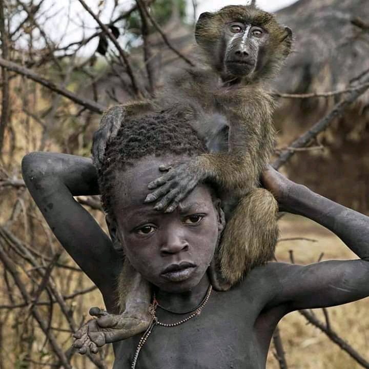 t_hespecialone's tweet photo. Yes we are from Africa 
Yes we are black ⚫
We were all formed from one big bang 💥
When the lights are off, we are all the same colour ⚫
#ChinaMustExplain #ChinaLiedAndPeopleDied #DeportRacistChinese https://t.co/BqBhvjuhJE
