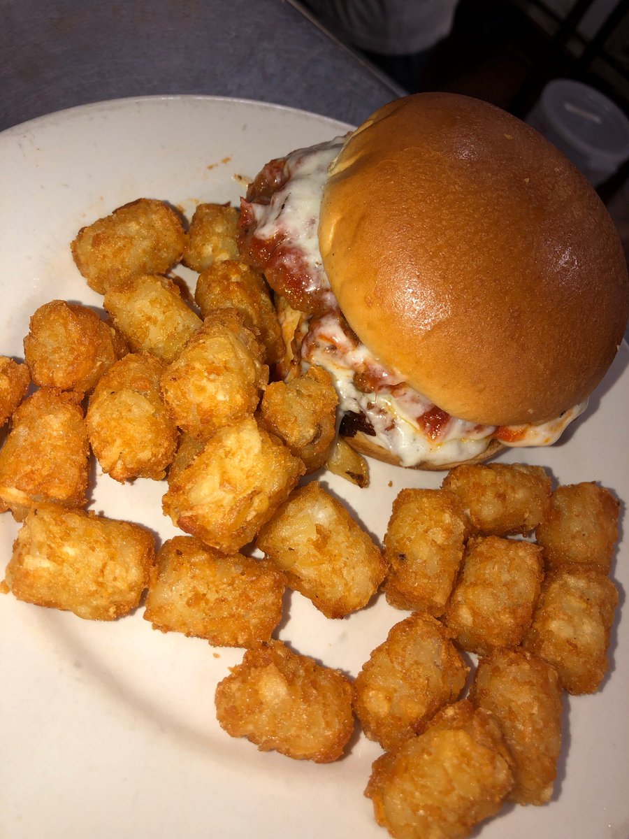 tailgatorsgrill's tweet photo. Buffalo Chicken Sandwich w/Tots  Call 3303345151 https://t.co/GXm5QGwXq6